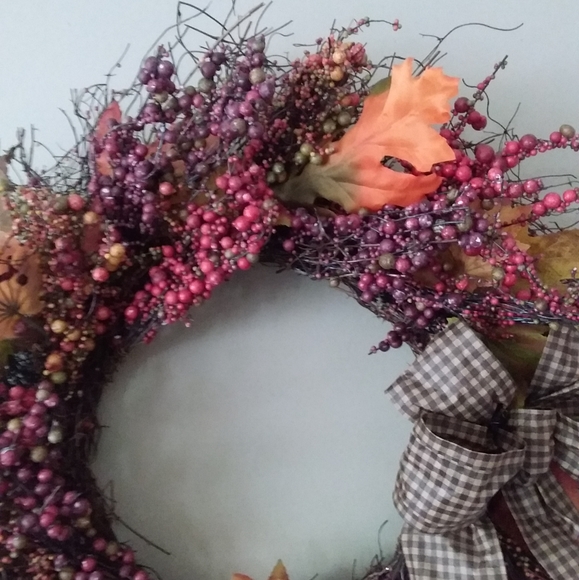 20" Wreath Different Colors of Burgundy/Plum Berries and Homespun Bow - Picture 6 of 9